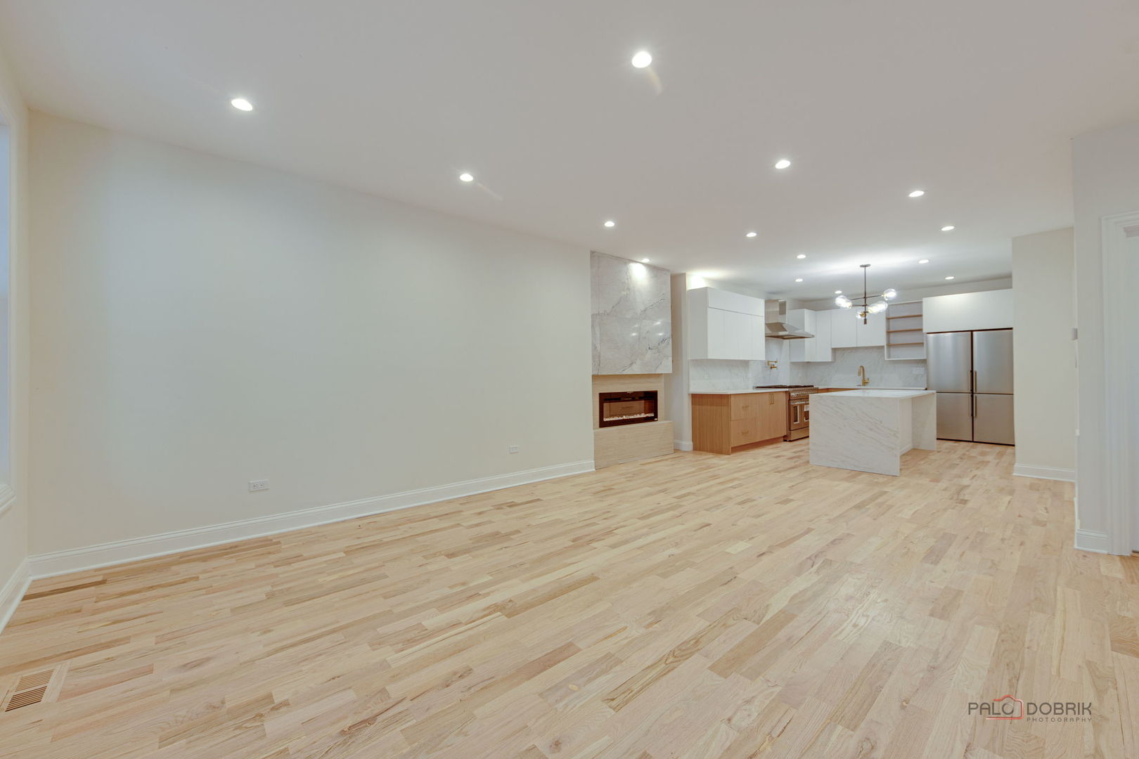1826 W Farragut Avenue, Chicago, IL 60640
