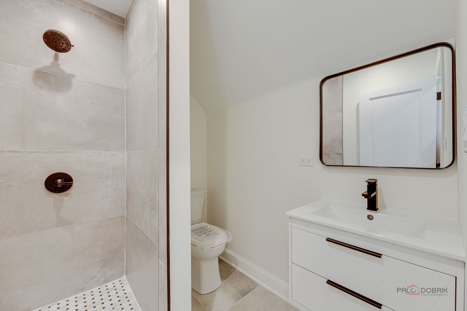 1826 W Farragut Avenue, Chicago, IL 60640