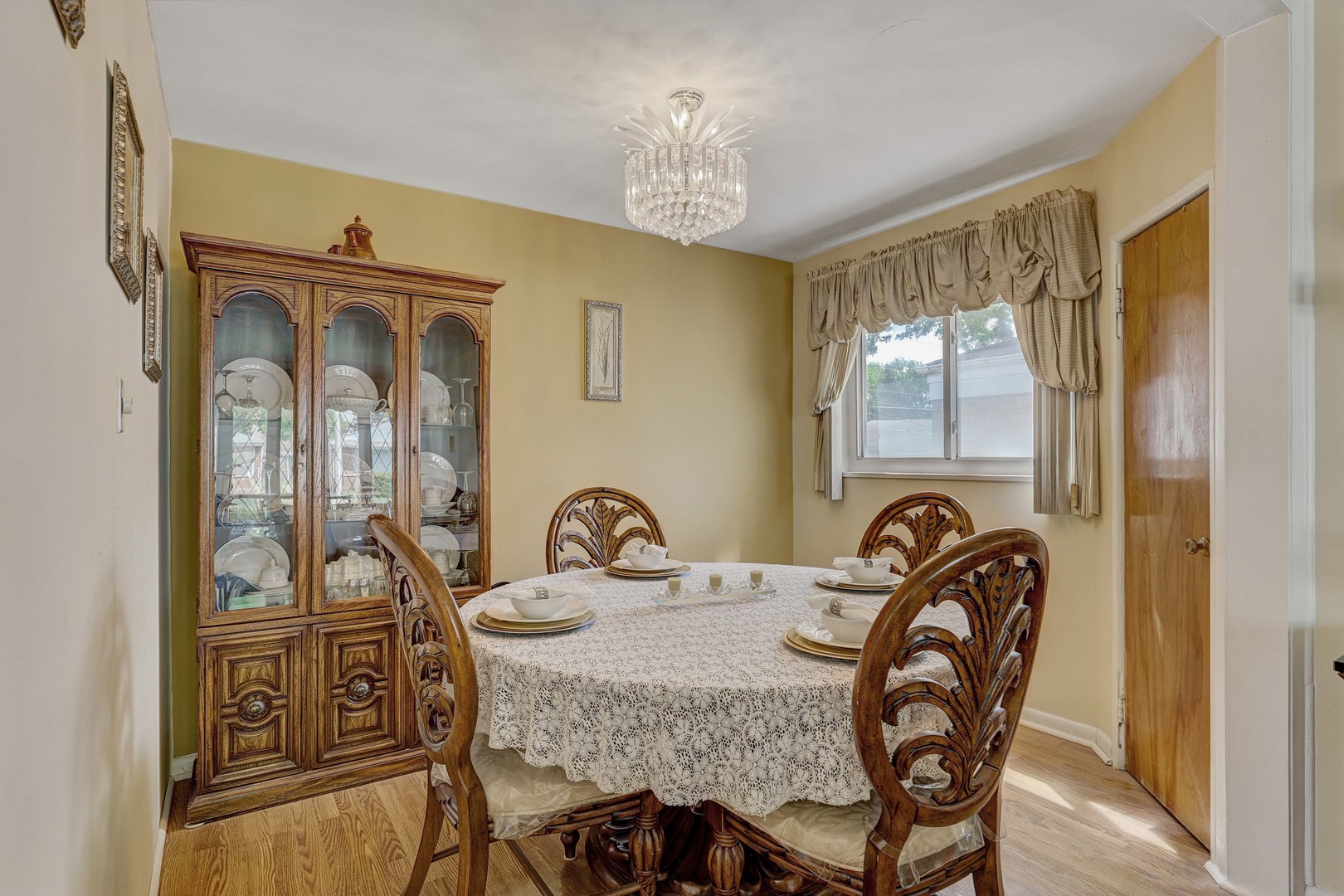 109 Rice Avenue, Bellwood, IL 60104