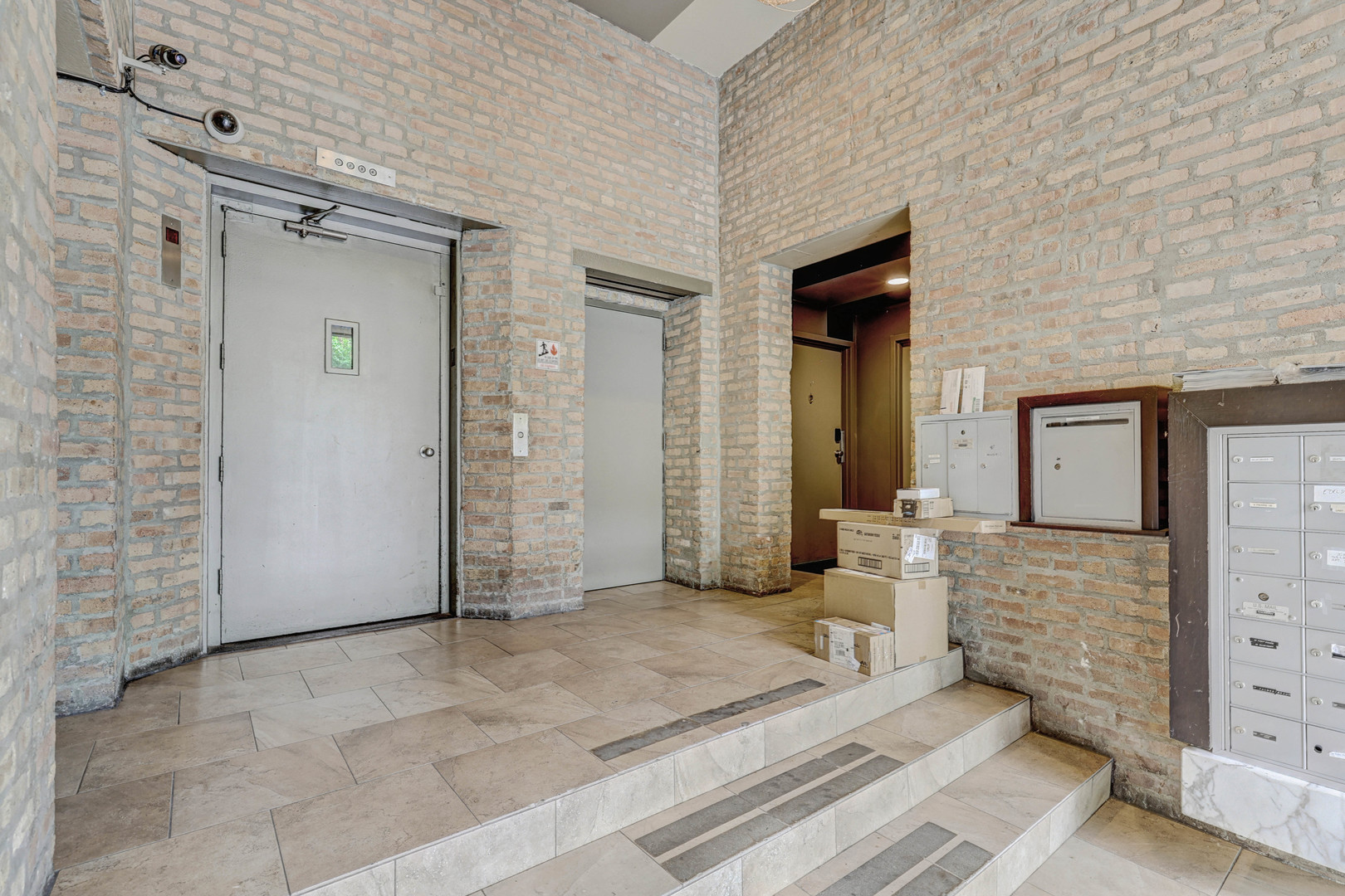 2525 N Sheffield Avenue #2C, Chicago, IL 60614