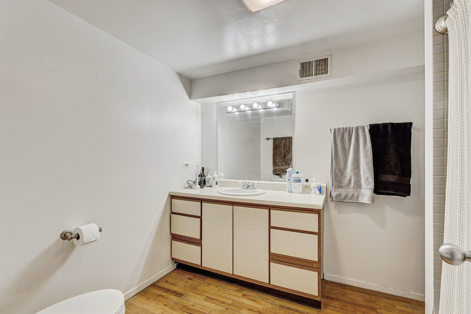 2525 N Sheffield Avenue #2C, Chicago, IL 60614