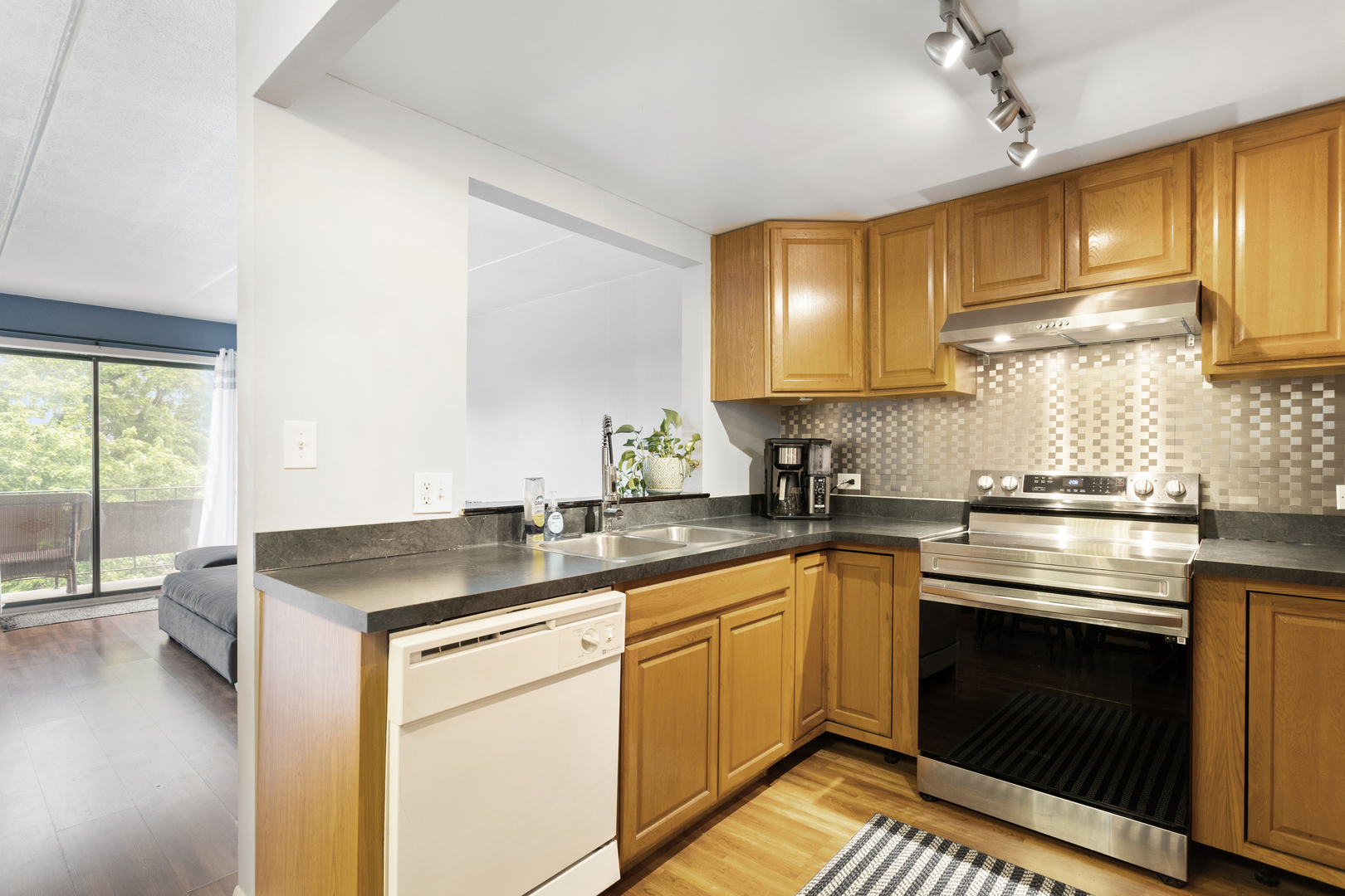 850 Des Plaines Avenue #504, Forest Park, IL 60130