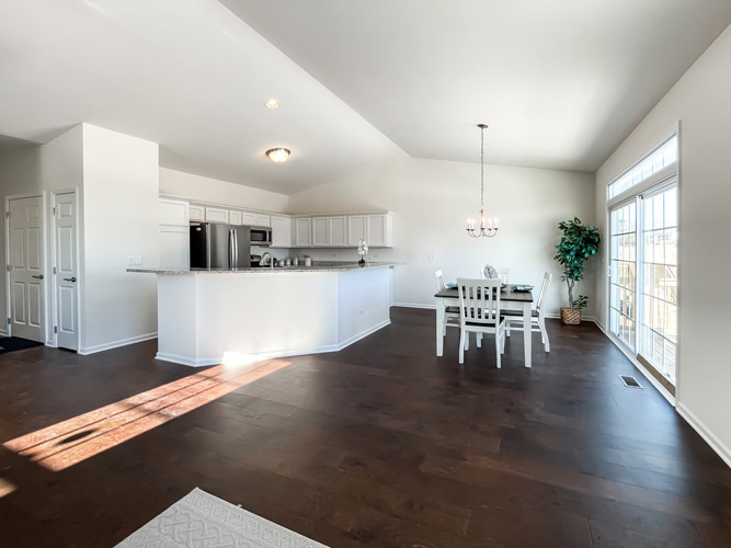 455 BUILDING 9 RIDGE Lane, Bolingbrook, IL 60440