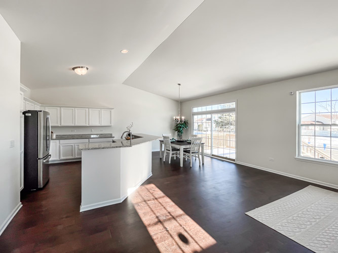 455 BUILDING 9 RIDGE Lane, Bolingbrook, IL 60440