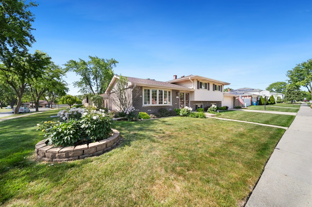 365 W Myrick Avenue, Addison, IL 60101