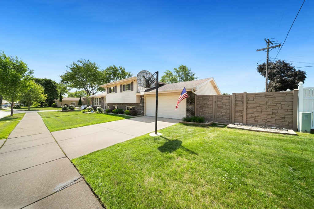 365 W Myrick Avenue, Addison, IL 60101
