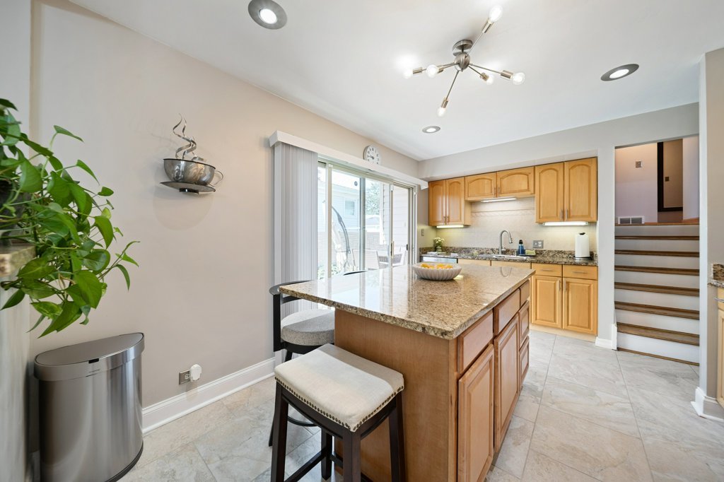 365 W Myrick Avenue, Addison, IL 60101