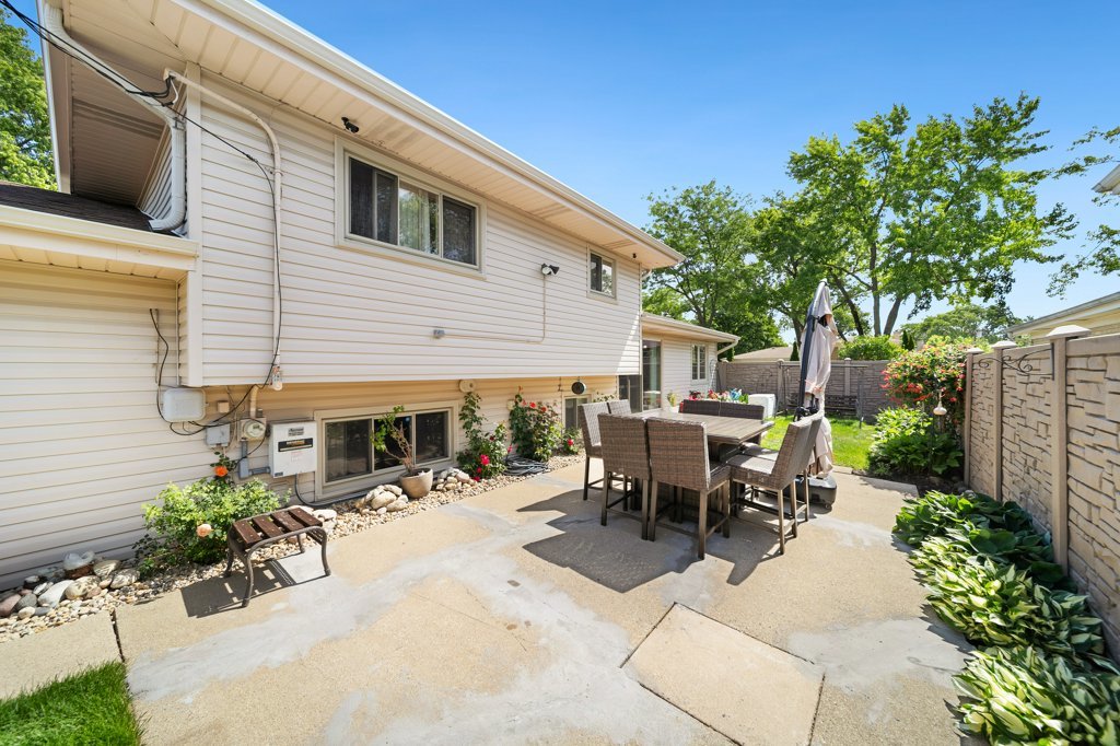365 W Myrick Avenue, Addison, IL 60101