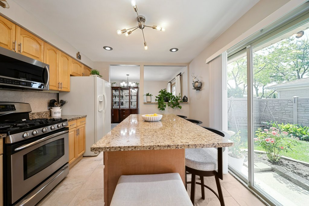 365 W Myrick Avenue, Addison, IL 60101