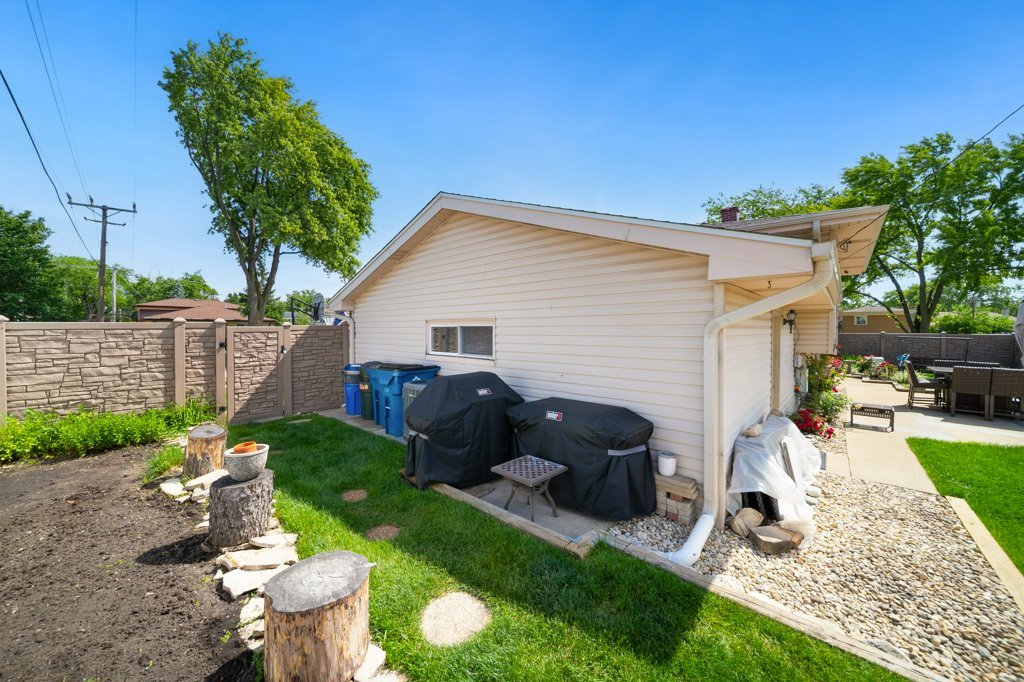 365 W Myrick Avenue, Addison, IL 60101
