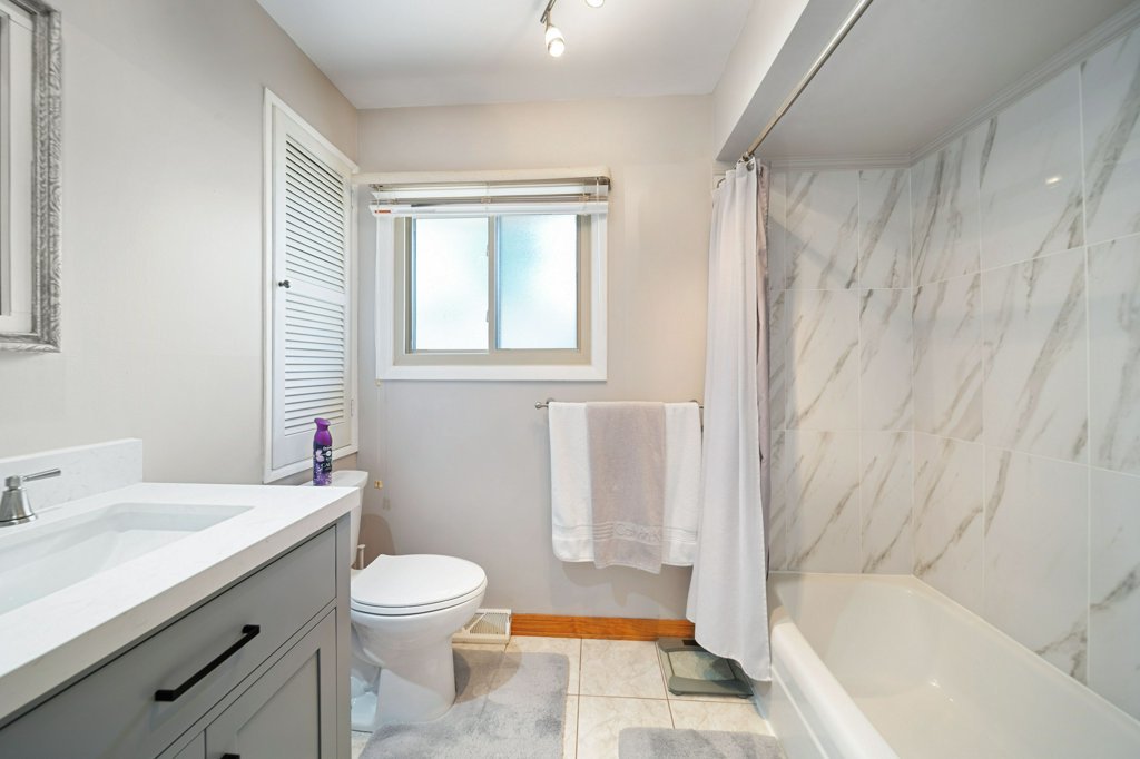 365 W Myrick Avenue, Addison, IL 60101