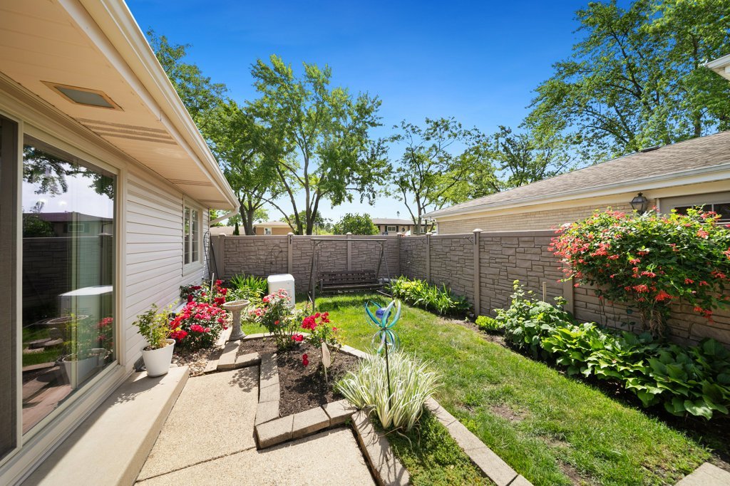 365 W Myrick Avenue, Addison, IL 60101