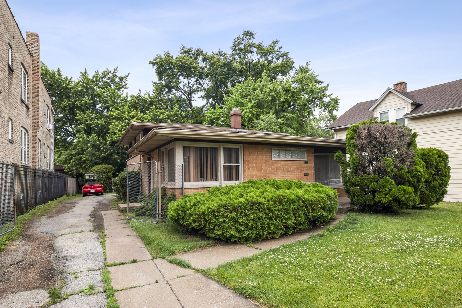 11600 S Hale Avenue, Chicago, IL 60643