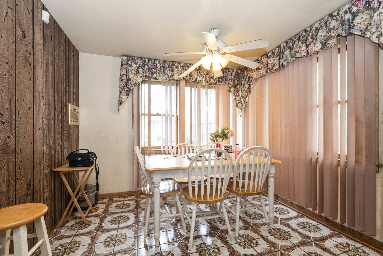 11600 S Hale Avenue, Chicago, IL 60643