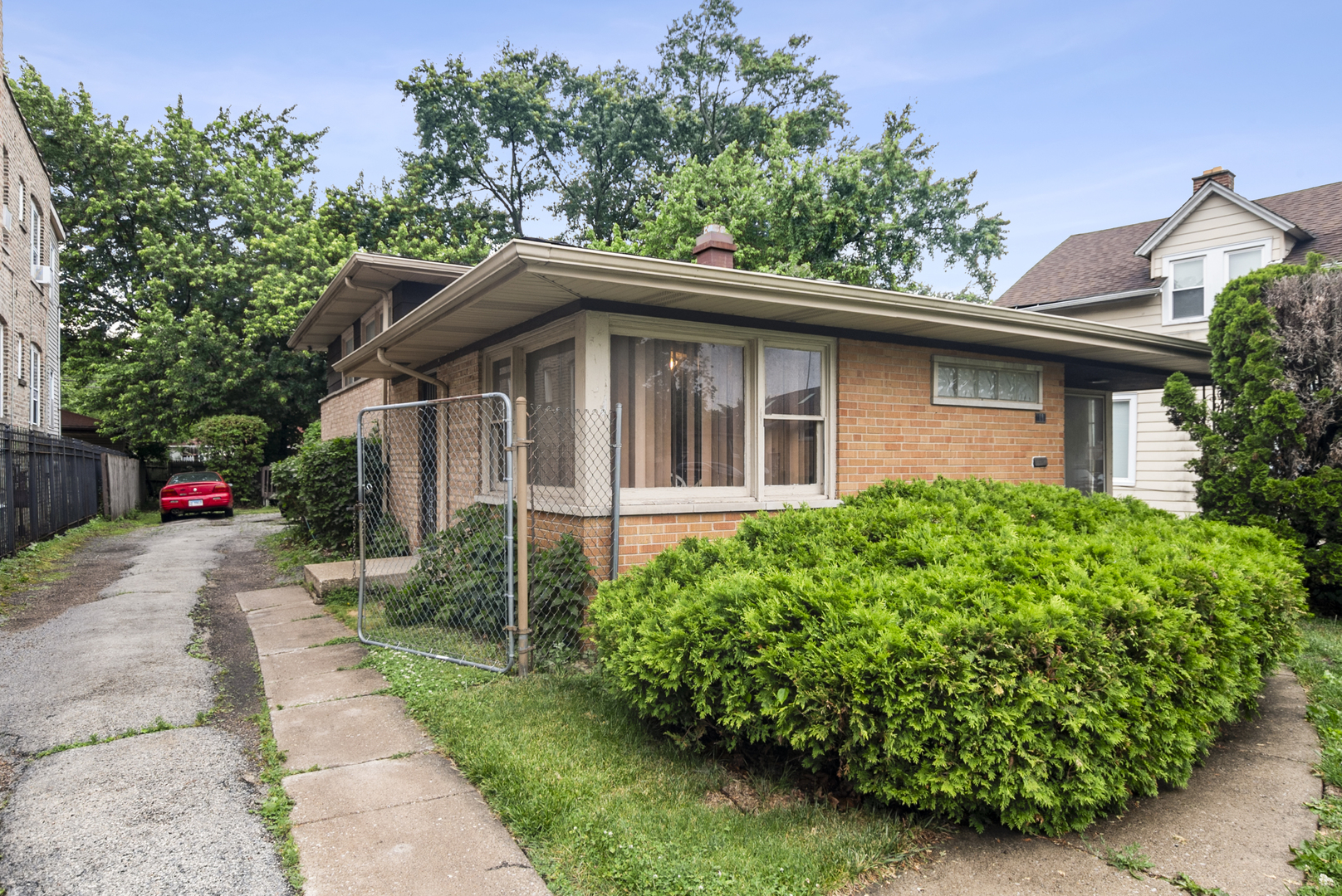 11600 S Hale Avenue, Chicago, IL 60643