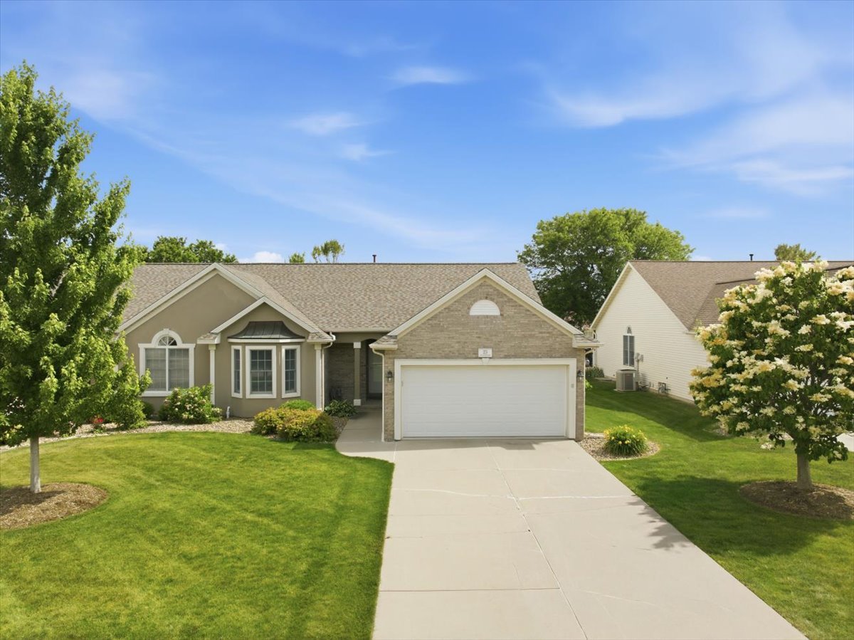 25 Inglewood Lane, Bloomington, IL 61704