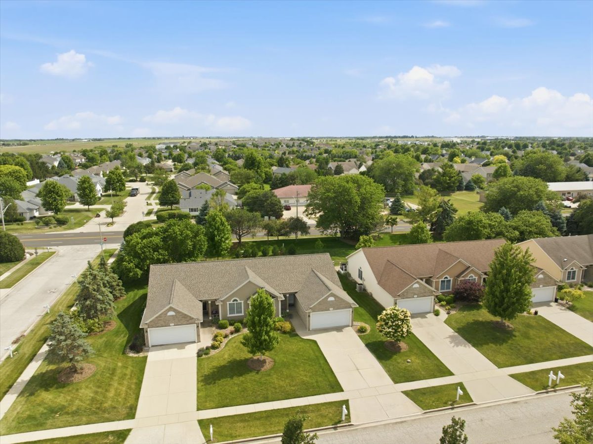 25 Inglewood Lane, Bloomington, IL 61704