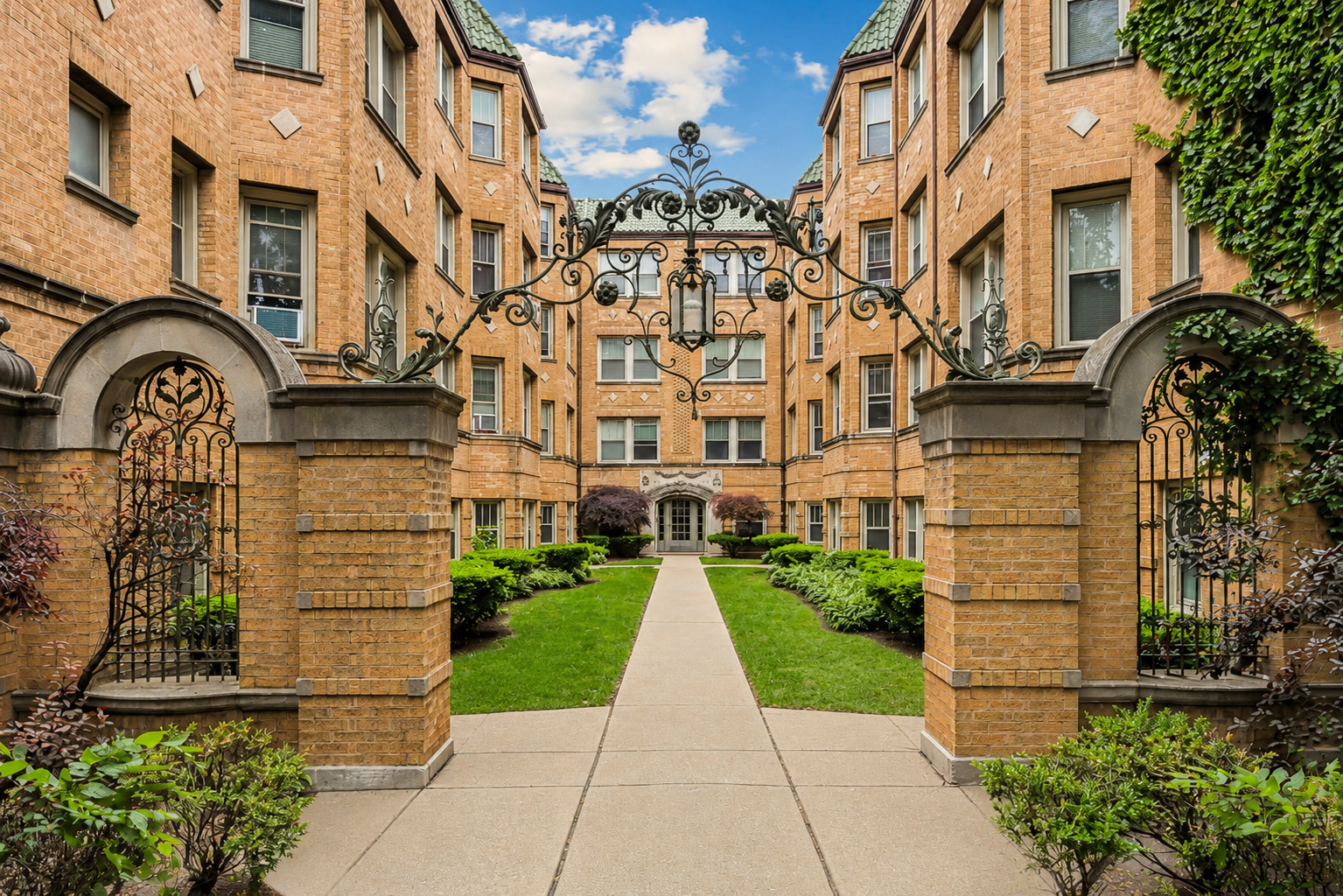 854 Washington Boulevard #3, Oak Park, IL 60302