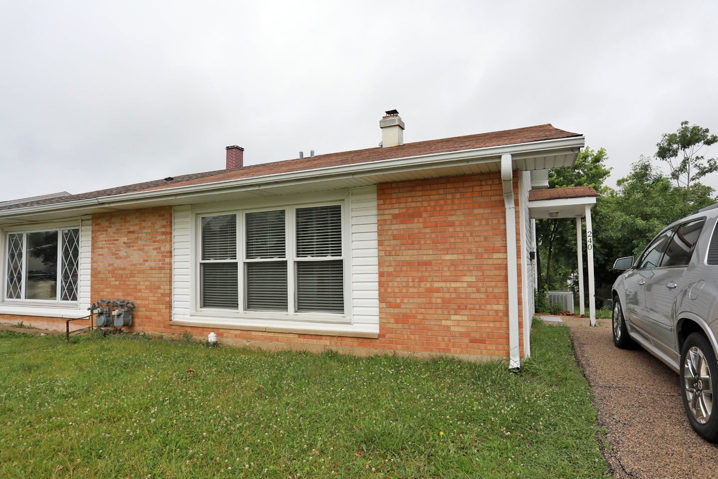 240 Grissom Lane, Hoffman Estates, IL 60169