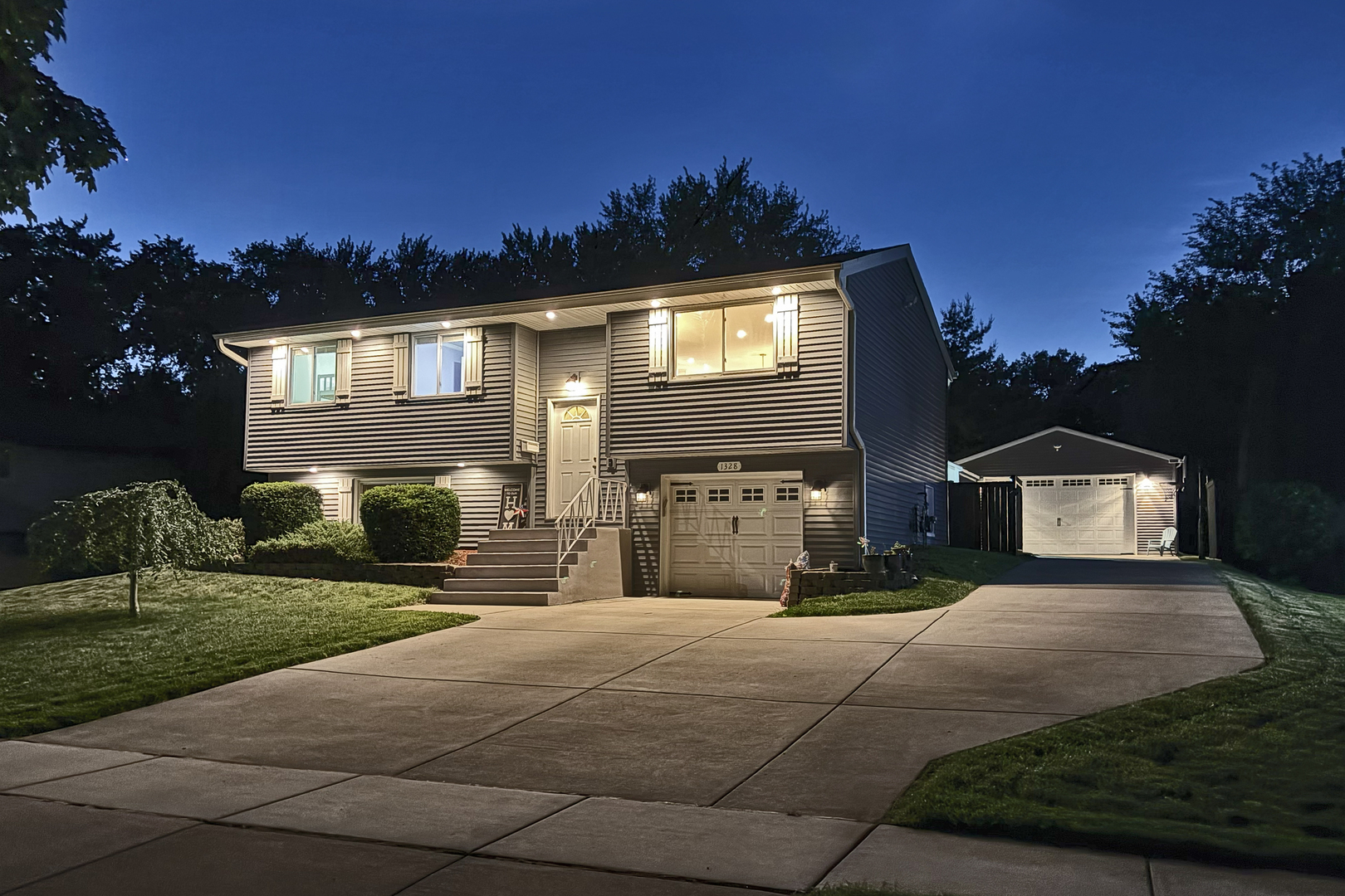 1328 Cabot Lane, Schaumburg, IL 60193