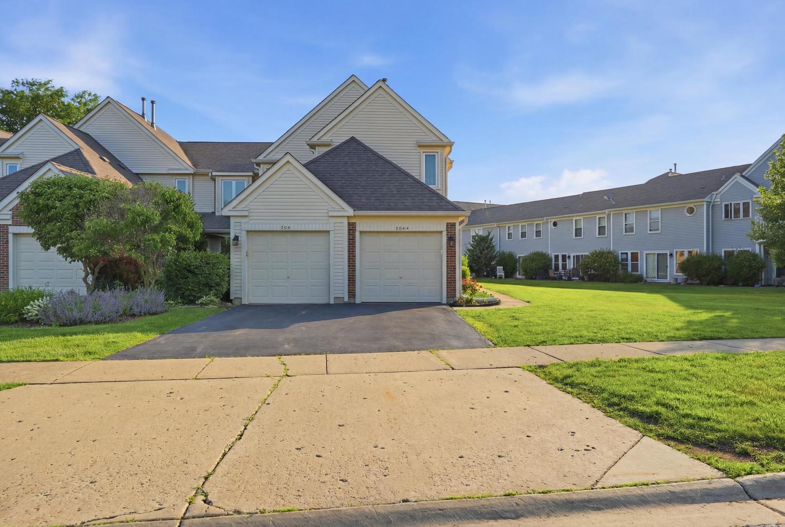 304 University Lane #A, Elk Grove Village, IL 60007
