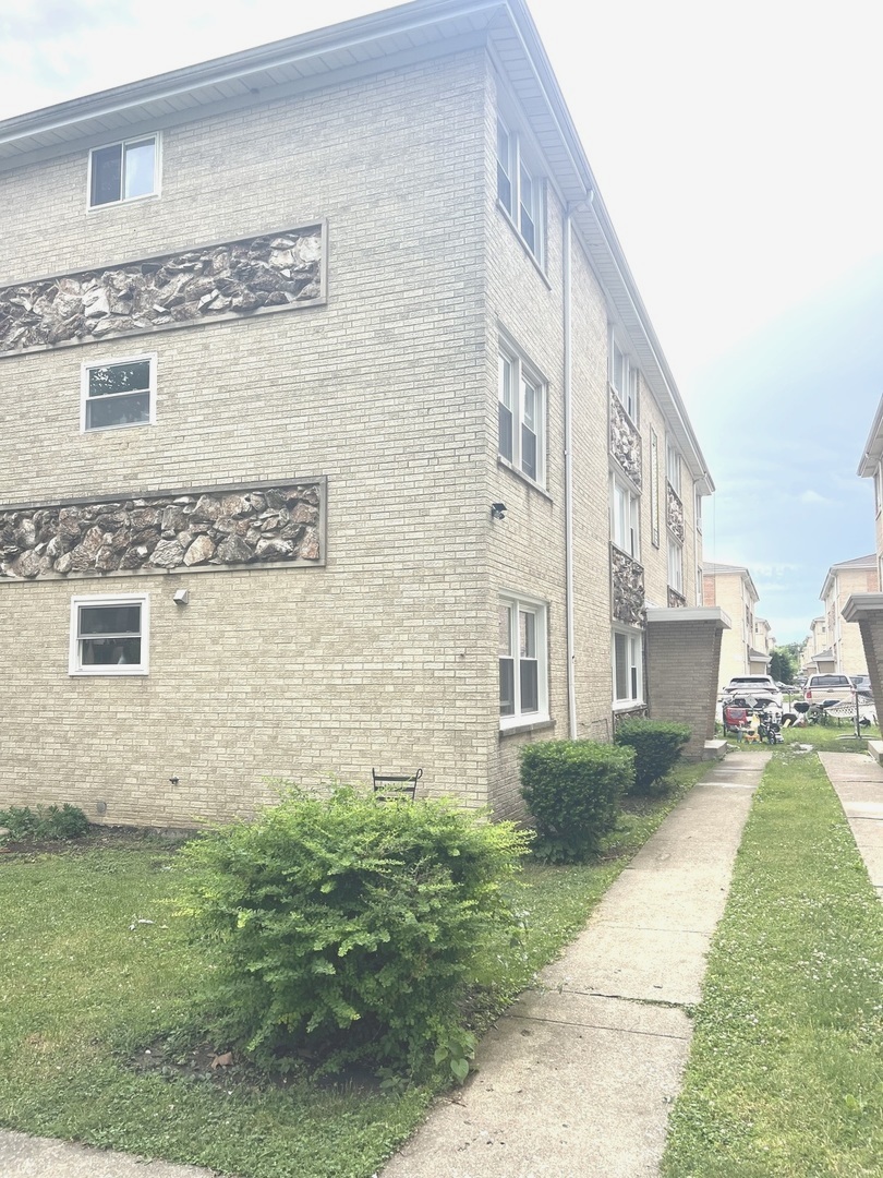 5214 N Potawatomie Avenue #2E, Chicago, IL 60656