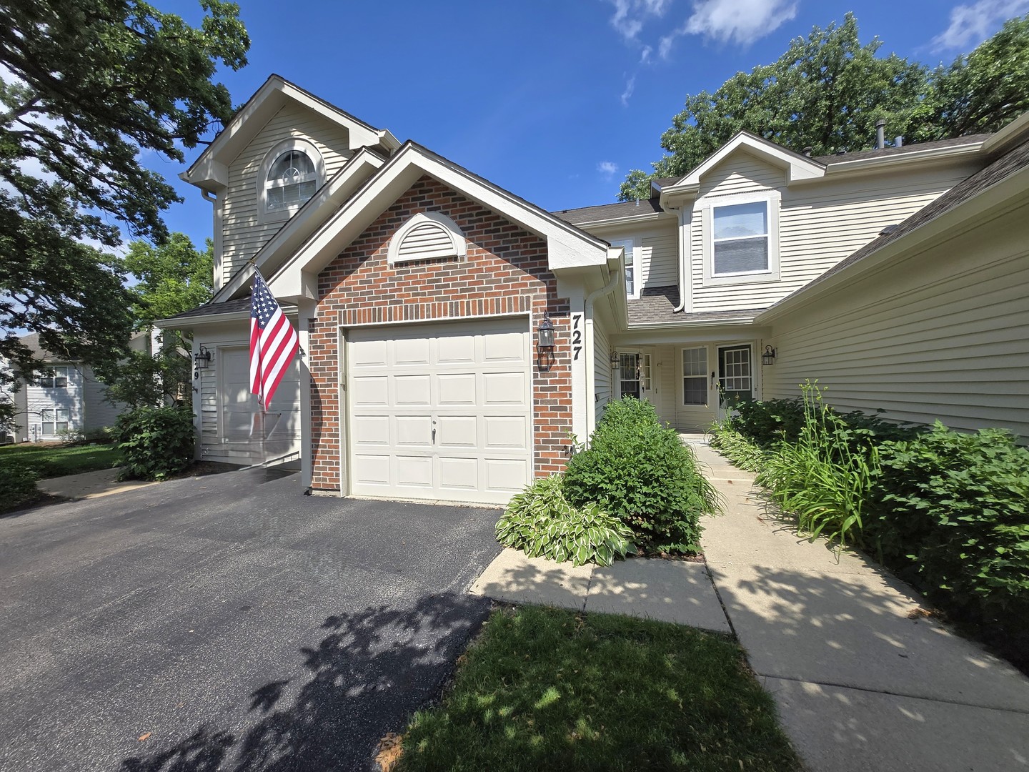 727 Shady Oaks Court #727, Elgin, IL 60120