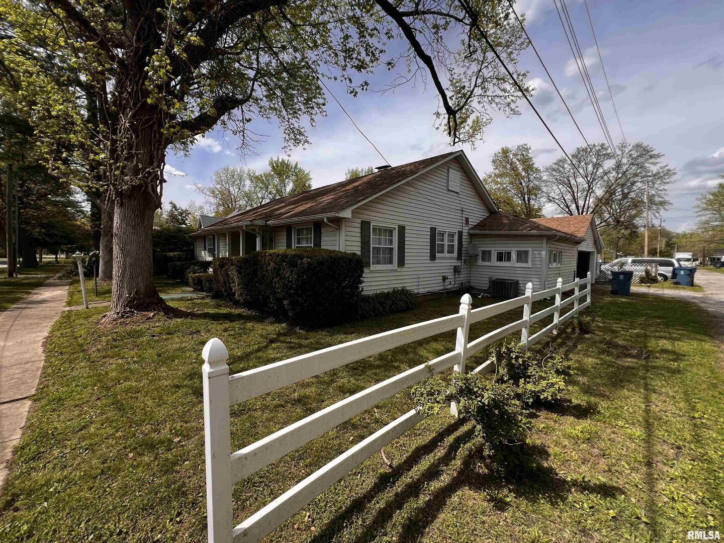 810 E 7TH Street, Centralia, IL 62801