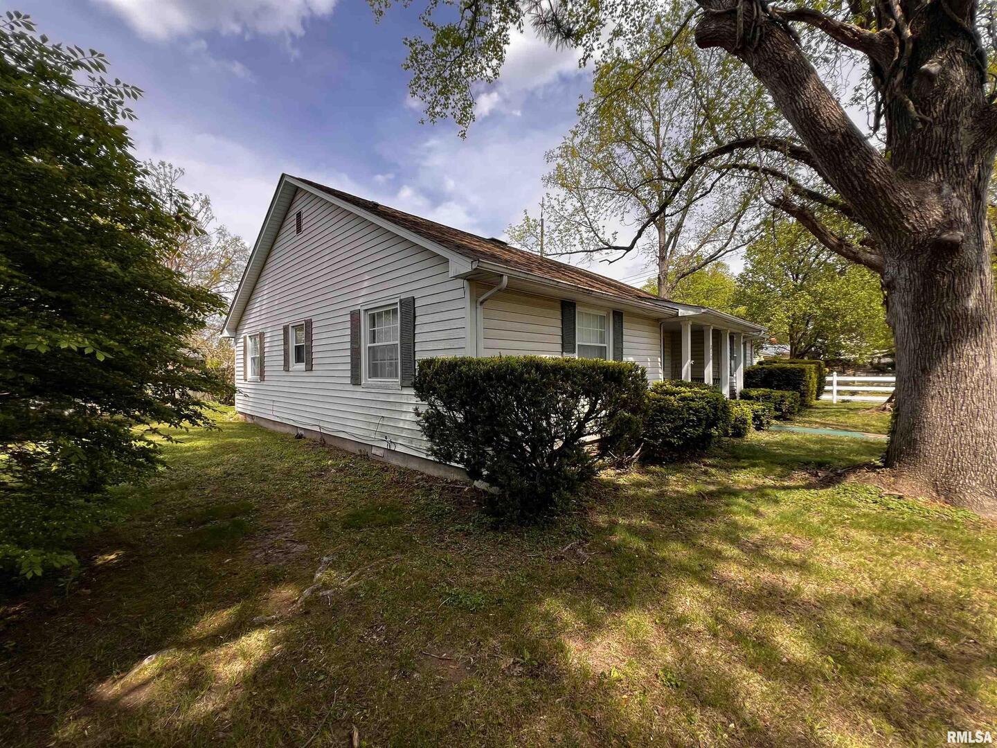 810 E 7TH Street, Centralia, IL 62801