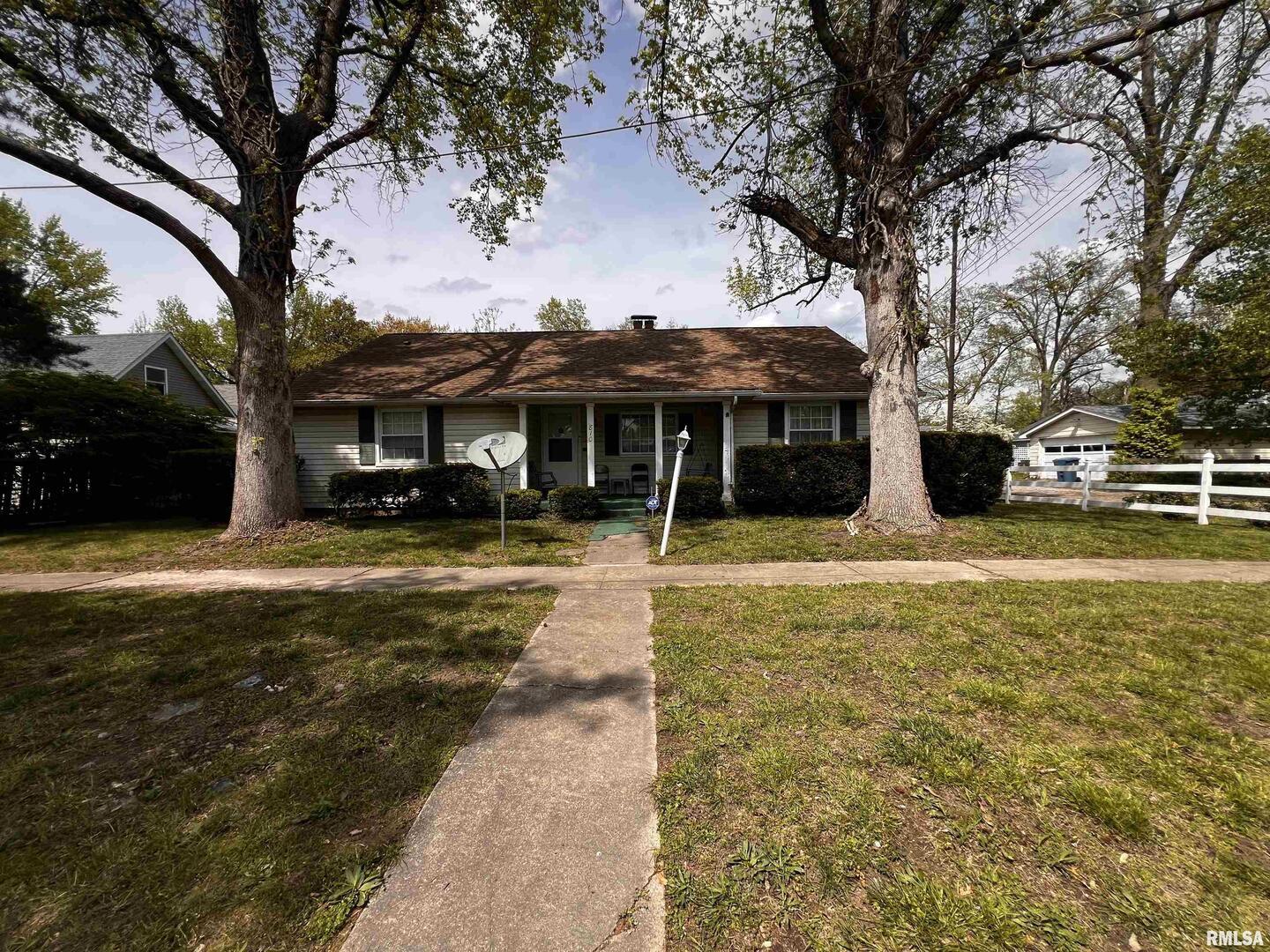 810 E 7TH Street, Centralia, IL 62801