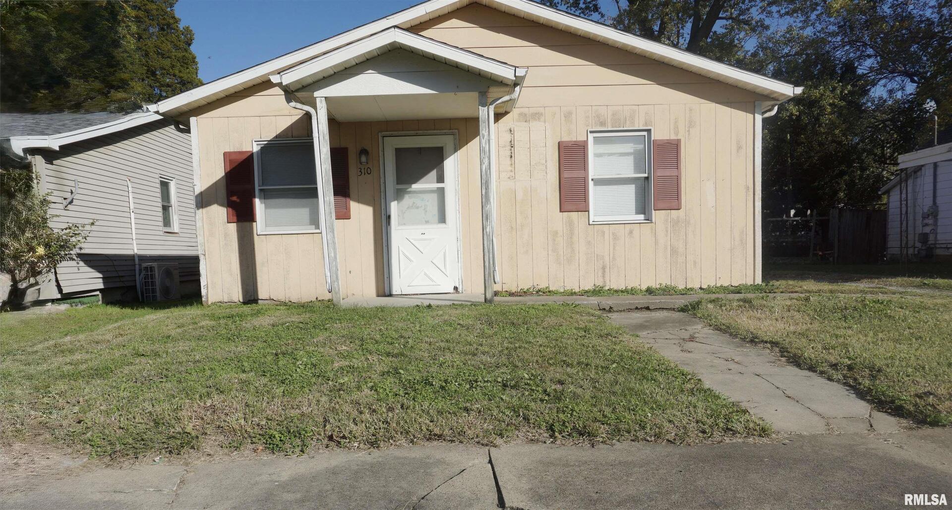 310 N 4TH Street, Elkville, IL 62932