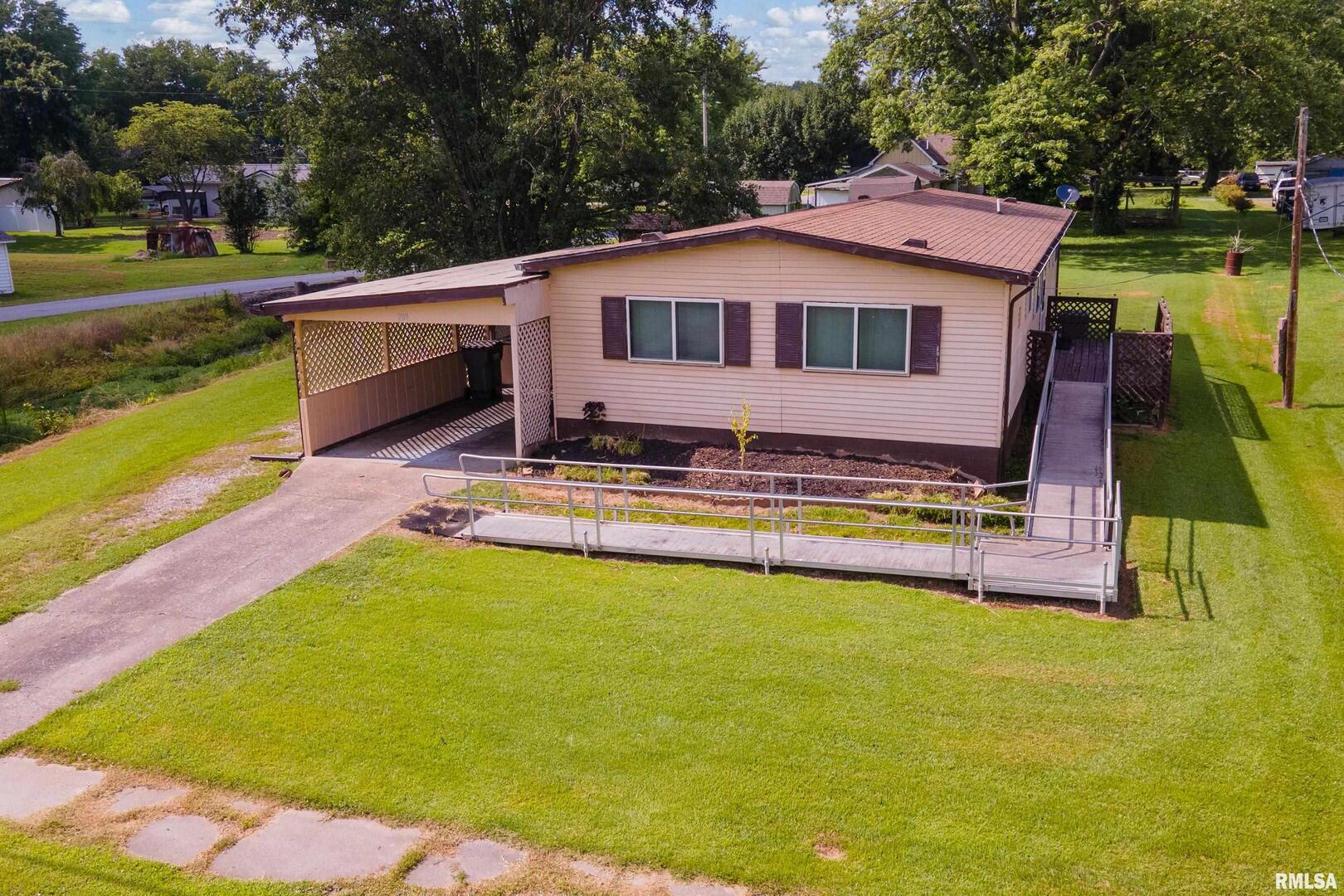 208 W PENNSYLVANIA Avenue, Pittsburg, IL 62974