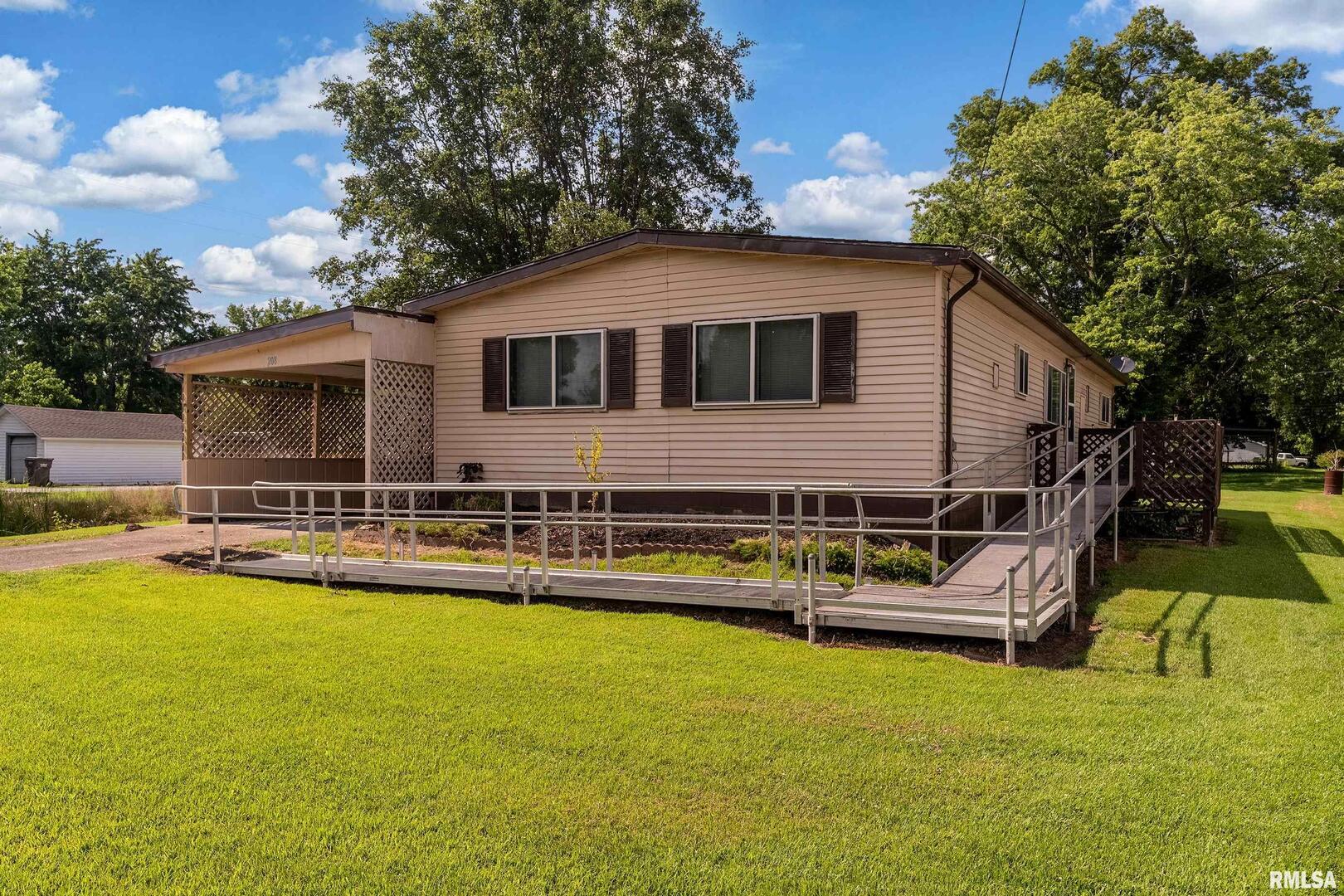 208 W PENNSYLVANIA Avenue, Pittsburg, IL 62974