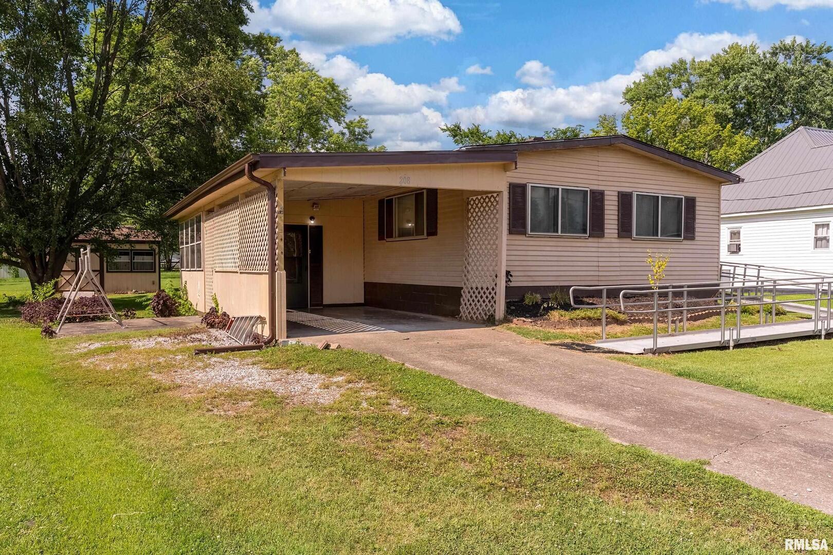 208 W PENNSYLVANIA Avenue, Pittsburg, IL 62974