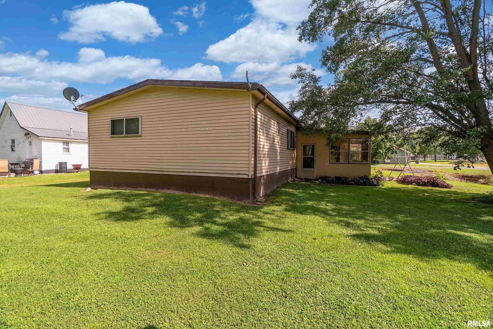 208 W PENNSYLVANIA Avenue, Pittsburg, IL 62974