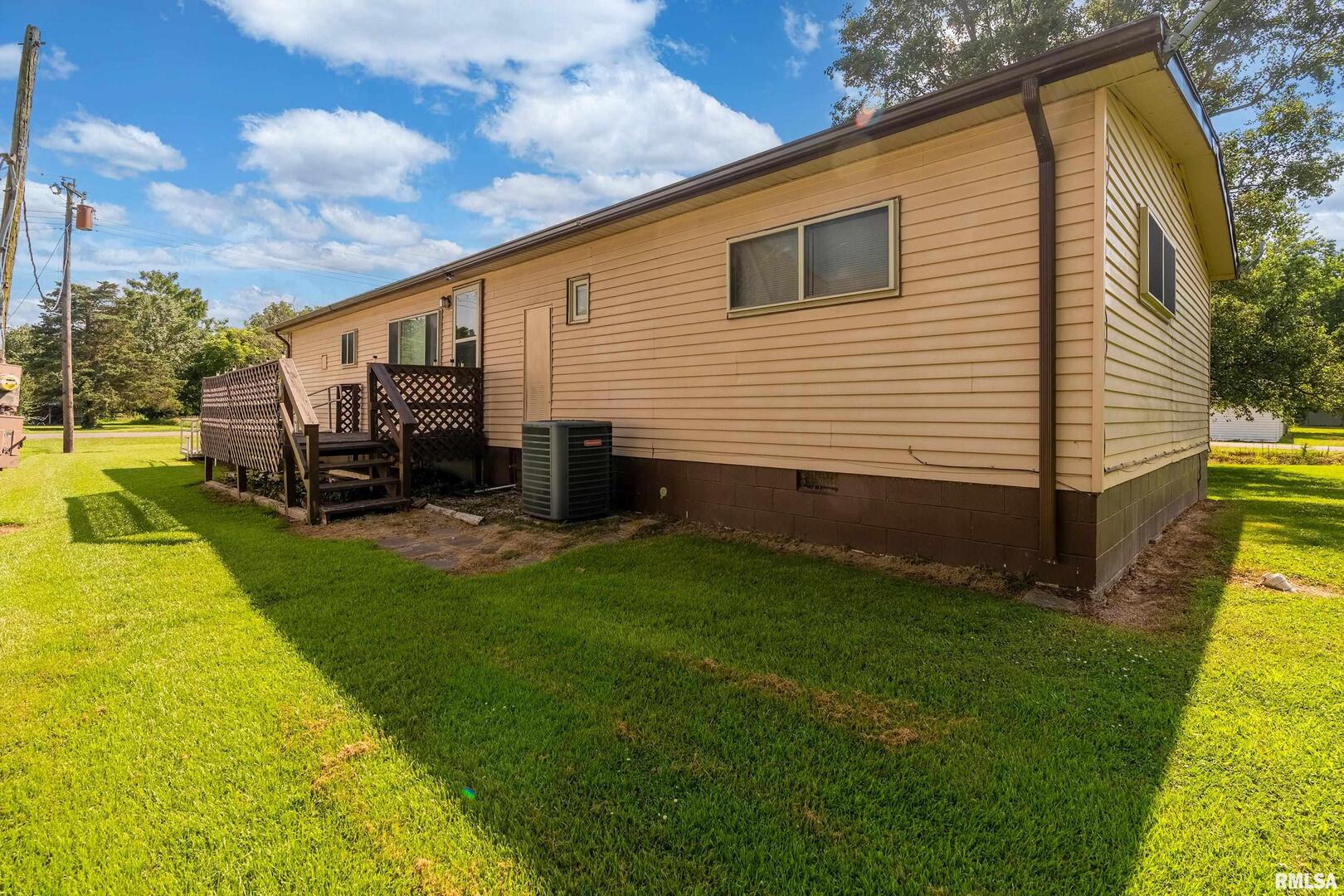 208 W PENNSYLVANIA Avenue, Pittsburg, IL 62974