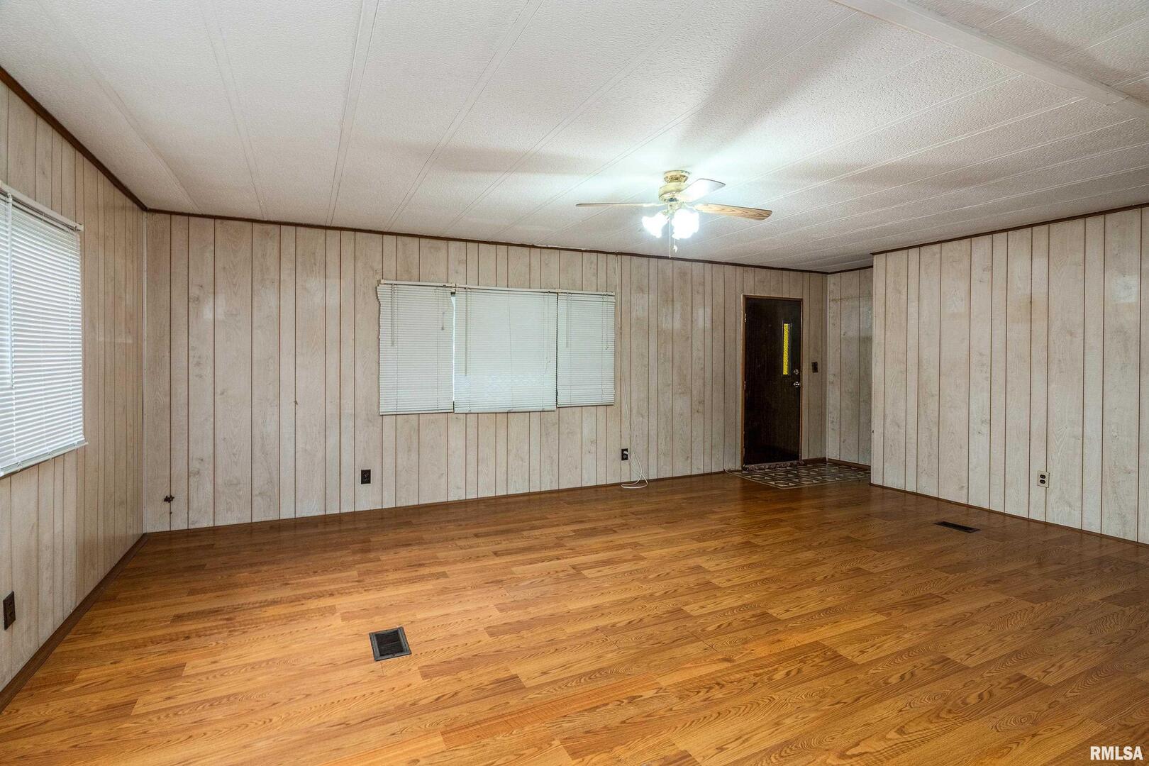 208 W PENNSYLVANIA Avenue, Pittsburg, IL 62974