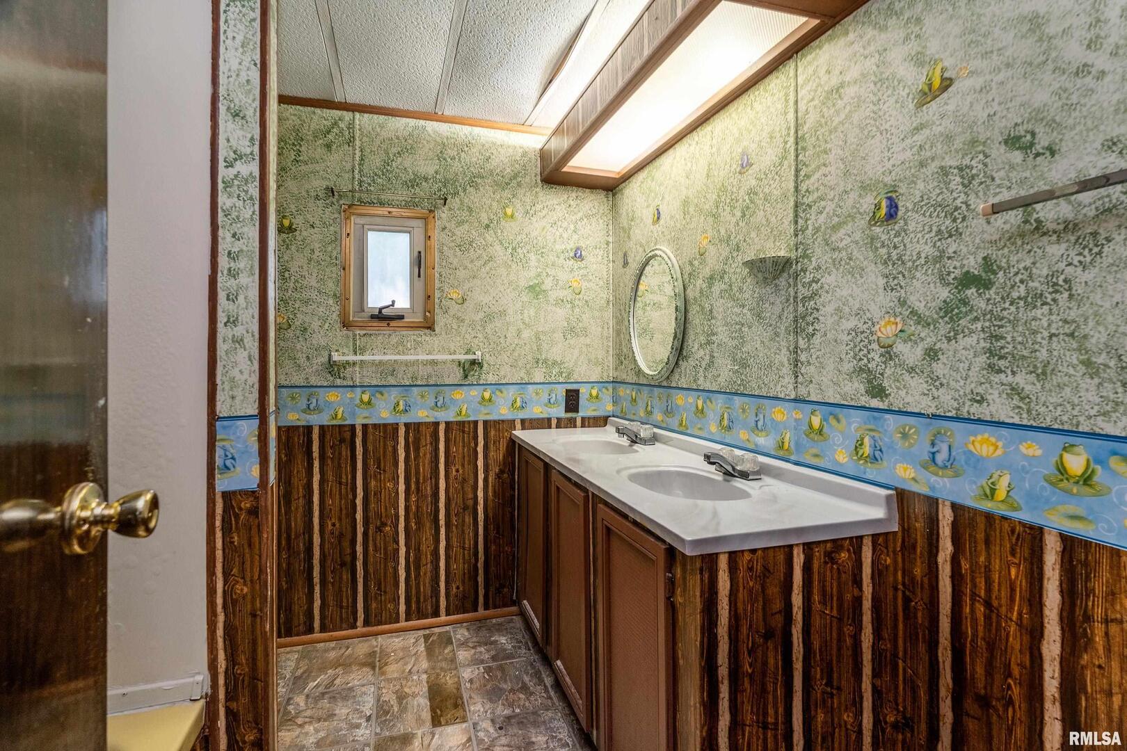 208 W PENNSYLVANIA Avenue, Pittsburg, IL 62974