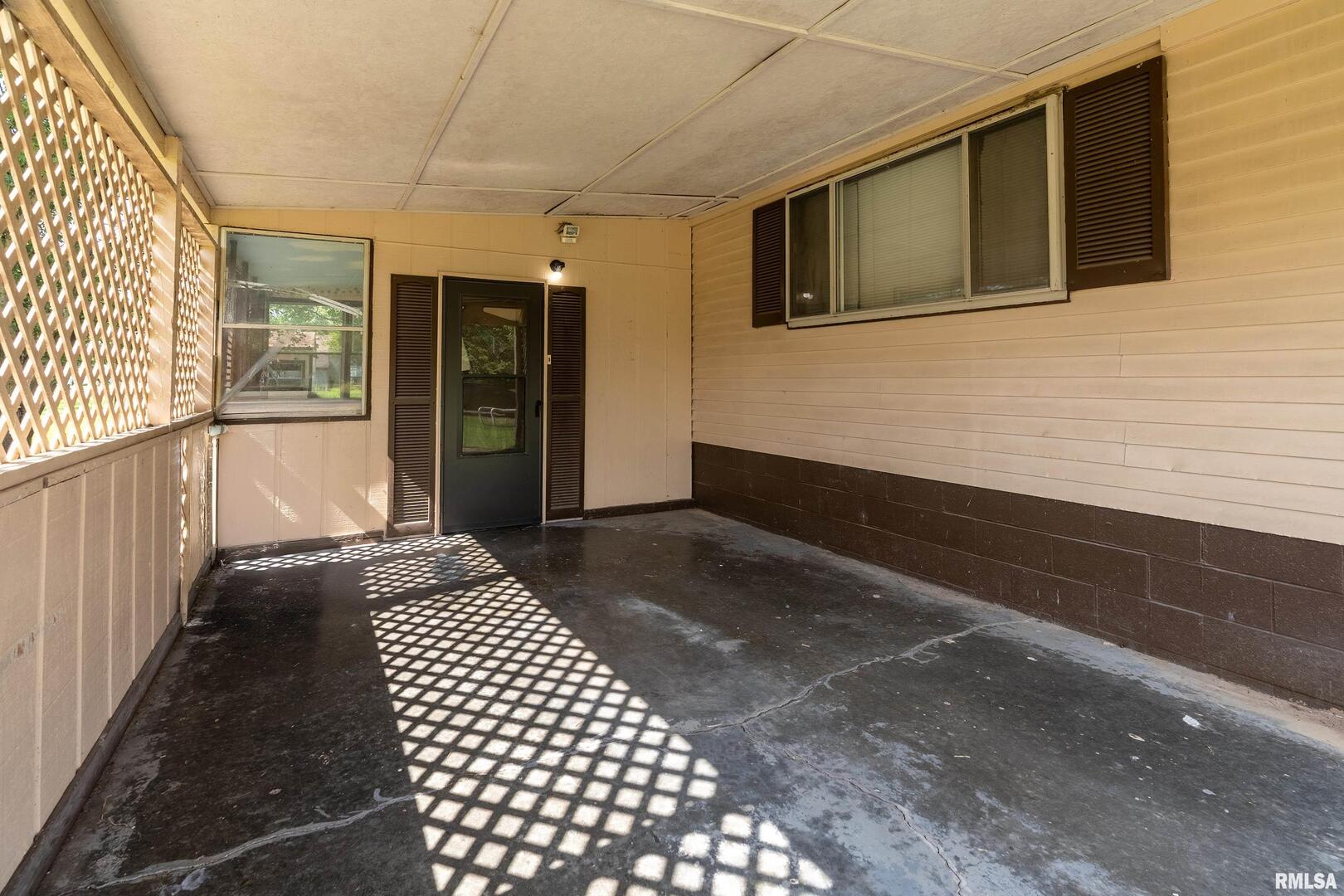 208 W PENNSYLVANIA Avenue, Pittsburg, IL 62974