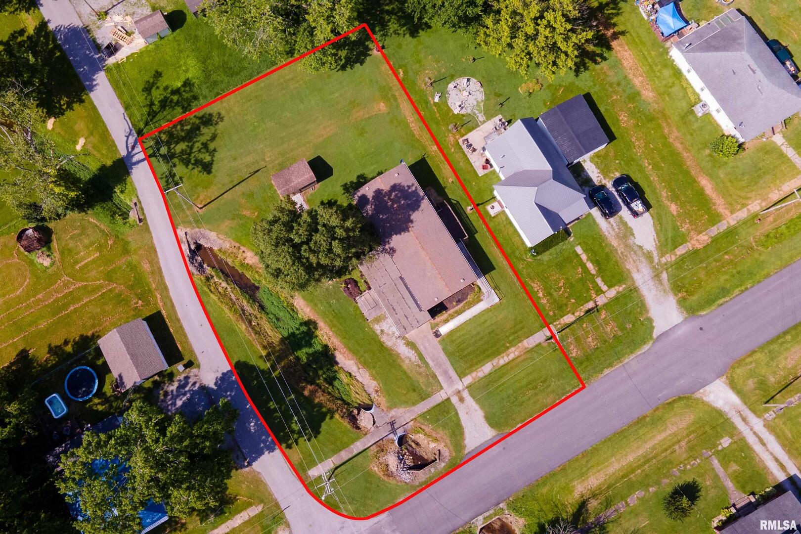 208 W PENNSYLVANIA Avenue, Pittsburg, IL 62974