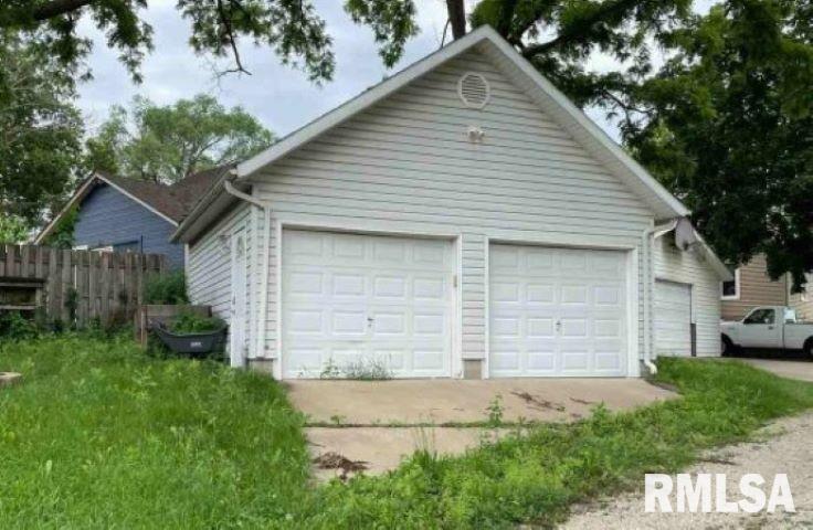 813 W 2ND Street, Cedar Falls, IA 50613