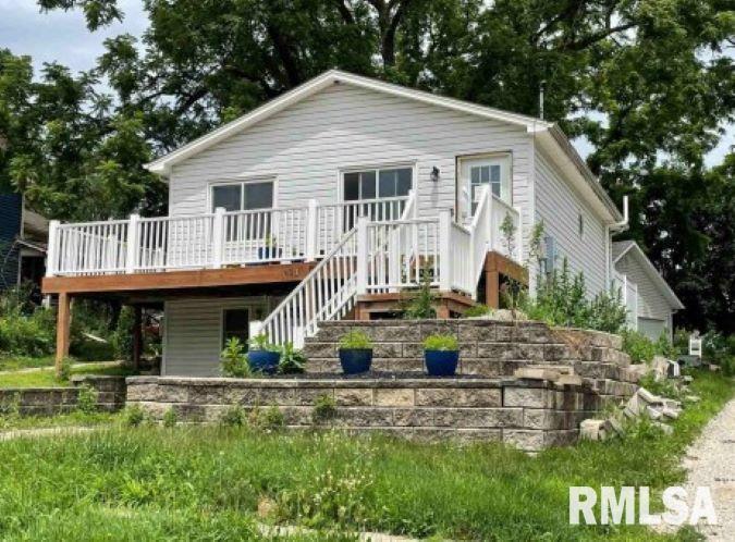 813 W 2ND Street, Cedar Falls, IA 50613